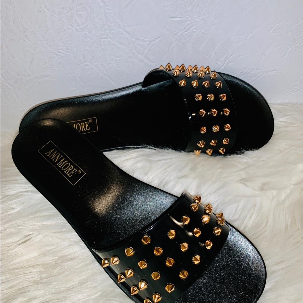 Ann More black sandals